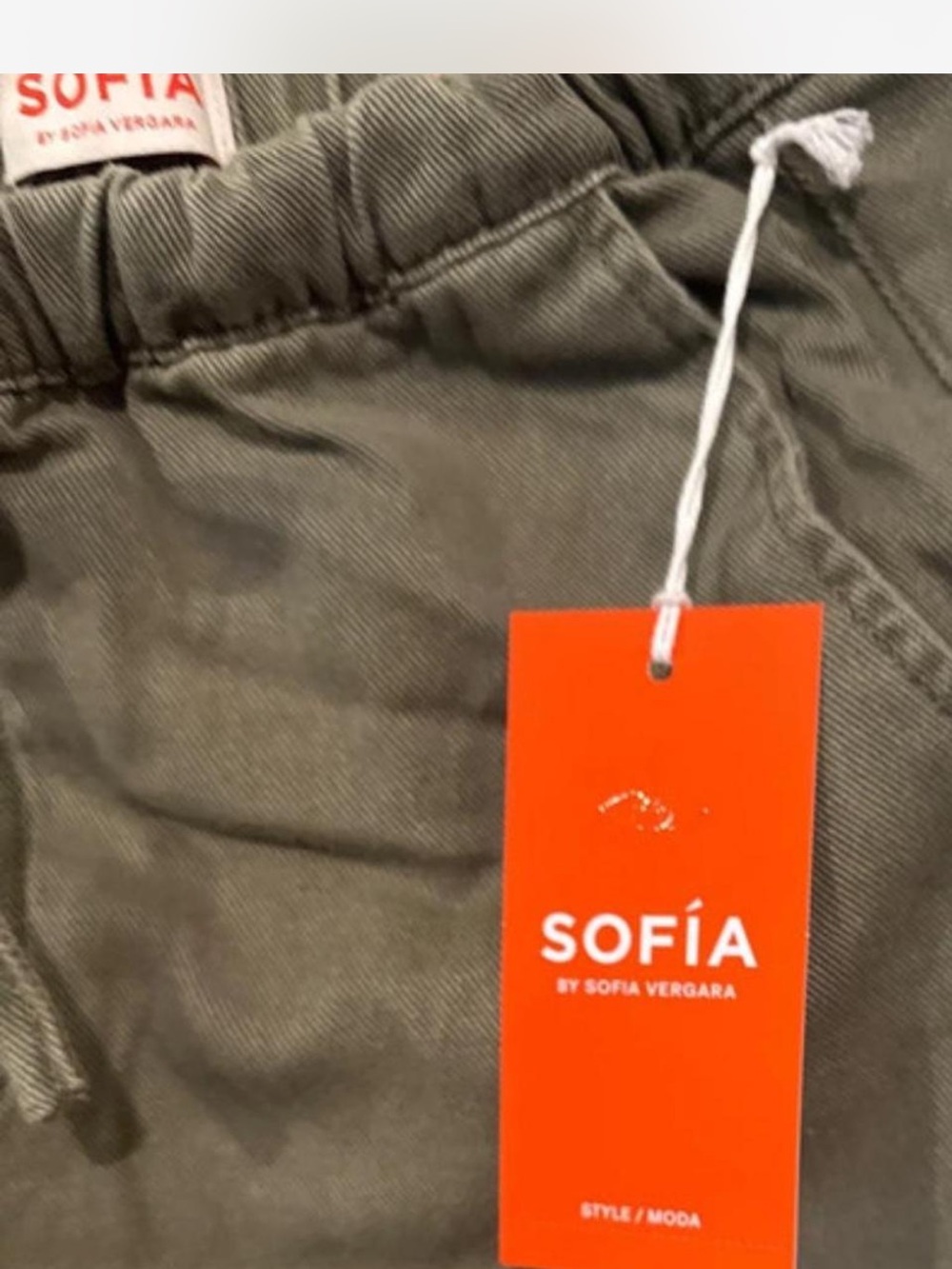 Woman’s Olive Green Cargo Pants - Picture 4 of 4